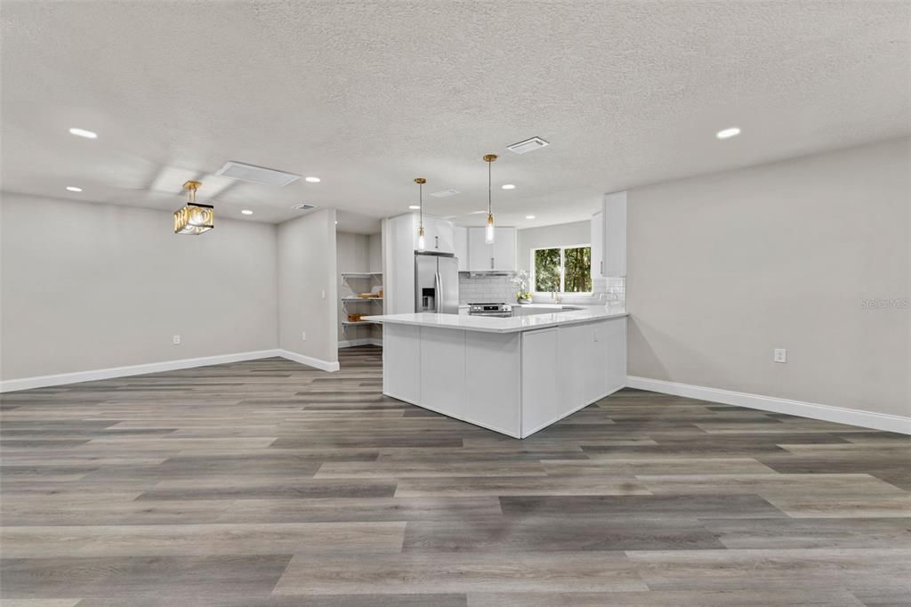 На продажу: $499,900 (3 спален, 2 ванн, 1684 Квадратных фут)