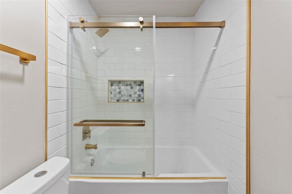 На продажу: $499,900 (3 спален, 2 ванн, 1684 Квадратных фут)