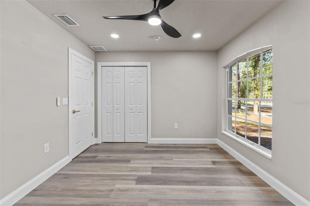 На продажу: $499,900 (3 спален, 2 ванн, 1684 Квадратных фут)