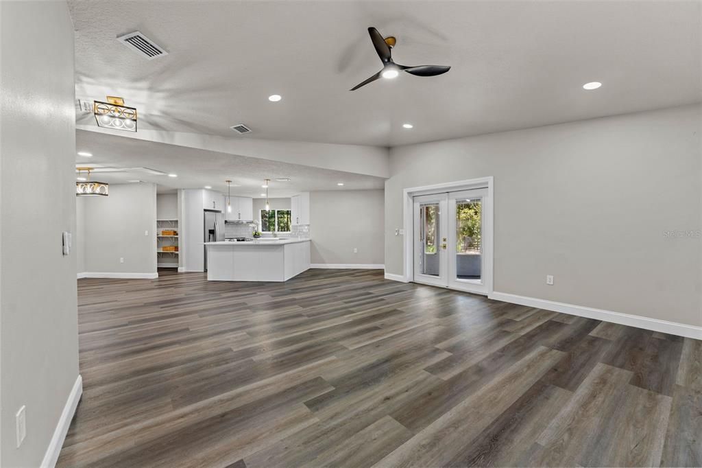 На продажу: $499,900 (3 спален, 2 ванн, 1684 Квадратных фут)