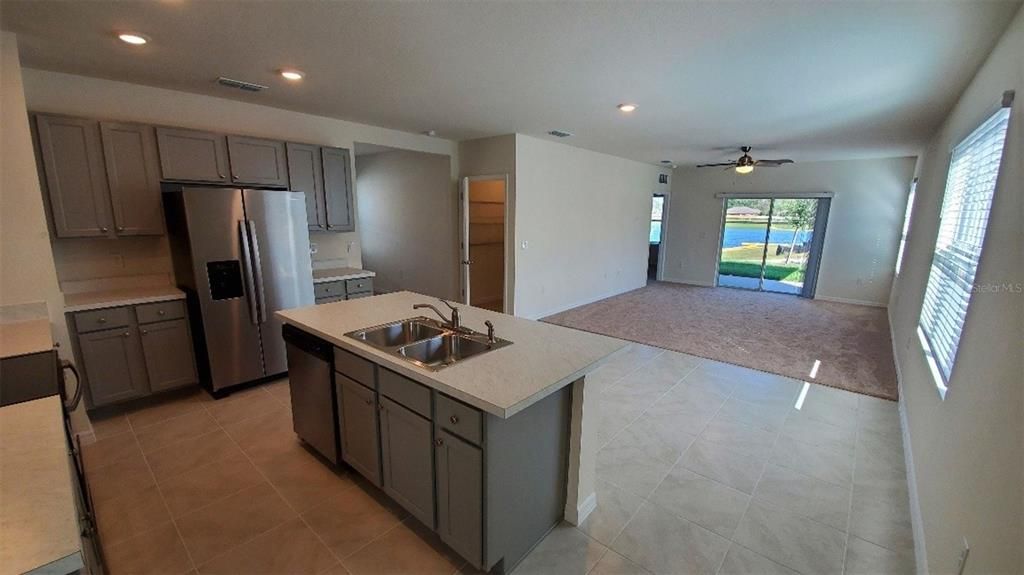 For Rent: $2,200 (2 beds, 2 baths, 1614 Square Feet)