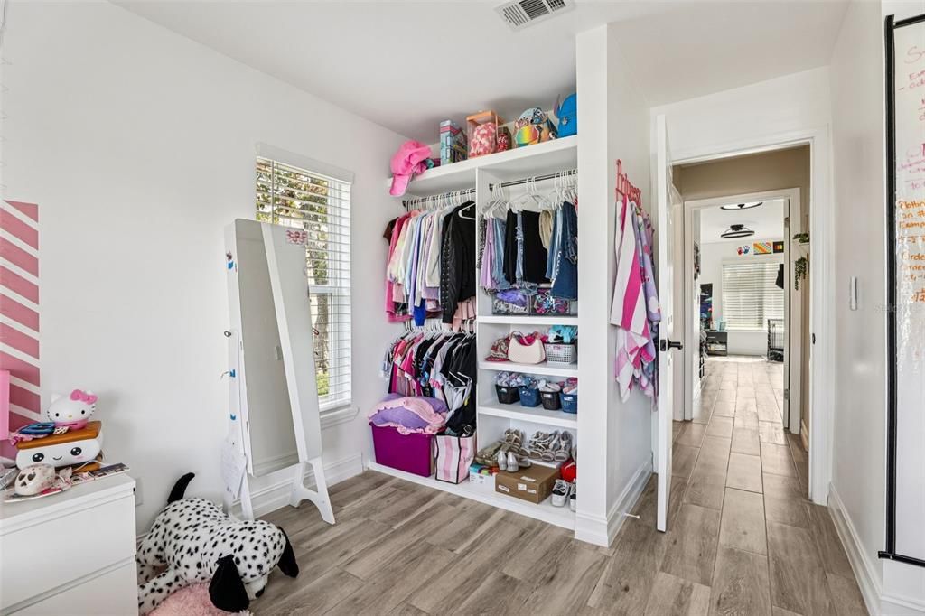 待售: $245,000 (2 贝兹, 1 浴室, 1270 平方英尺)