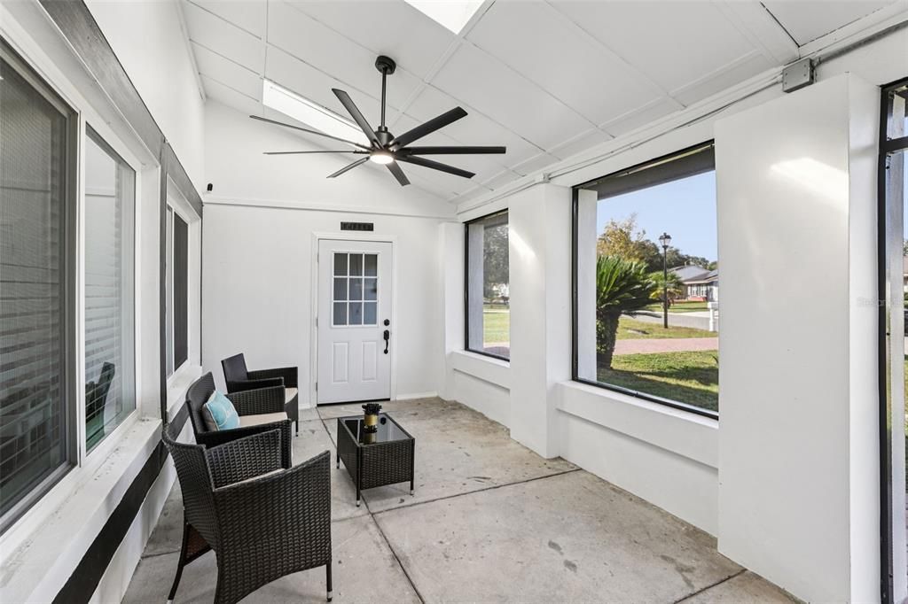 待售: $245,000 (2 贝兹, 1 浴室, 1270 平方英尺)