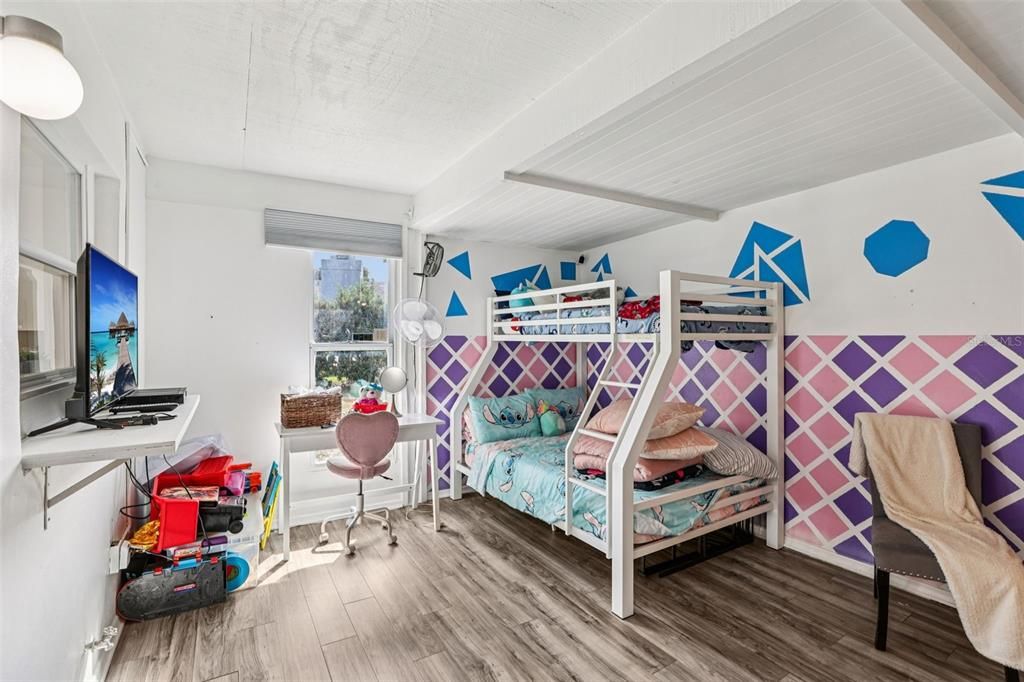 待售: $245,000 (2 贝兹, 1 浴室, 1270 平方英尺)