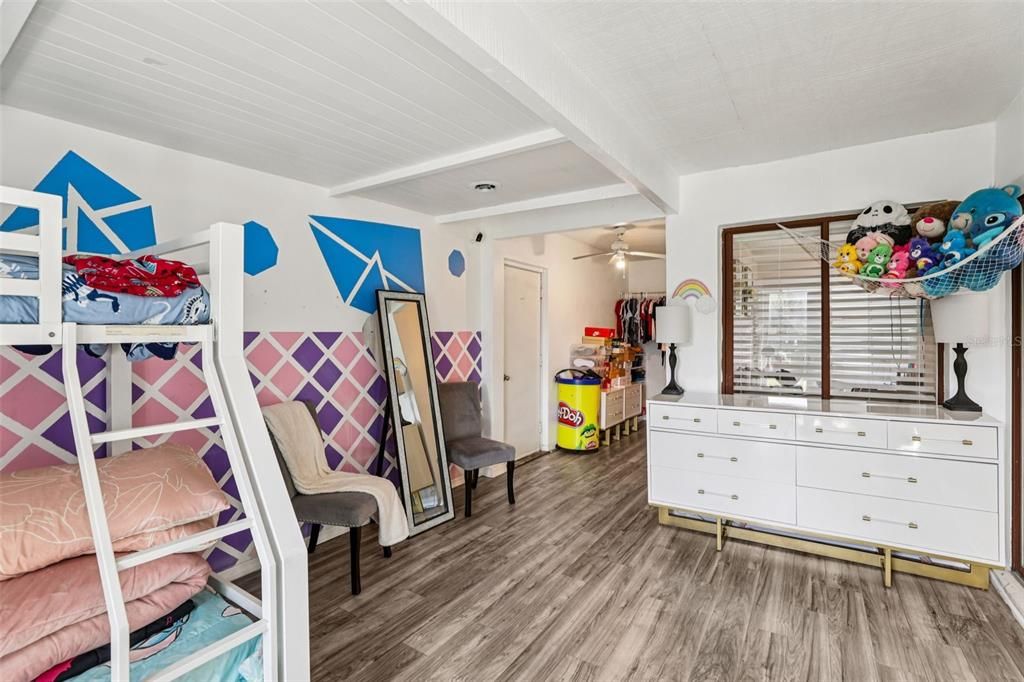 待售: $245,000 (2 贝兹, 1 浴室, 1270 平方英尺)