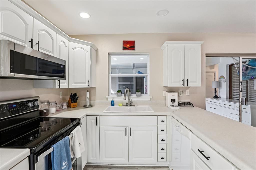 待售: $245,000 (2 贝兹, 1 浴室, 1270 平方英尺)