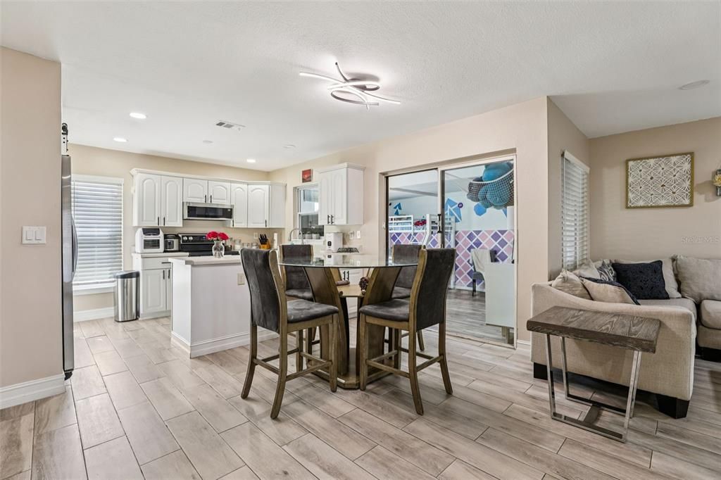 待售: $245,000 (2 贝兹, 1 浴室, 1270 平方英尺)