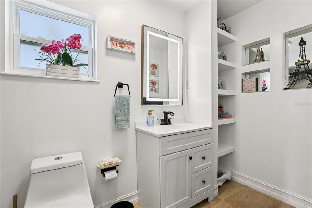 待售: $245,000 (2 贝兹, 1 浴室, 1270 平方英尺)