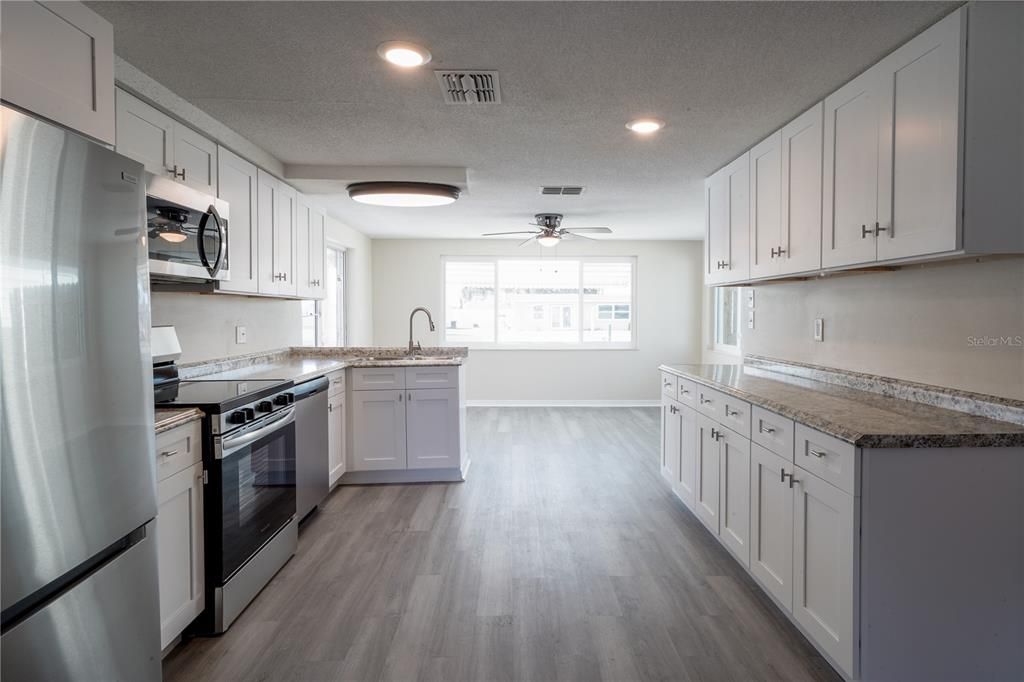 待售: $349,000 (3 贝兹, 2 浴室, 1284 平方英尺)