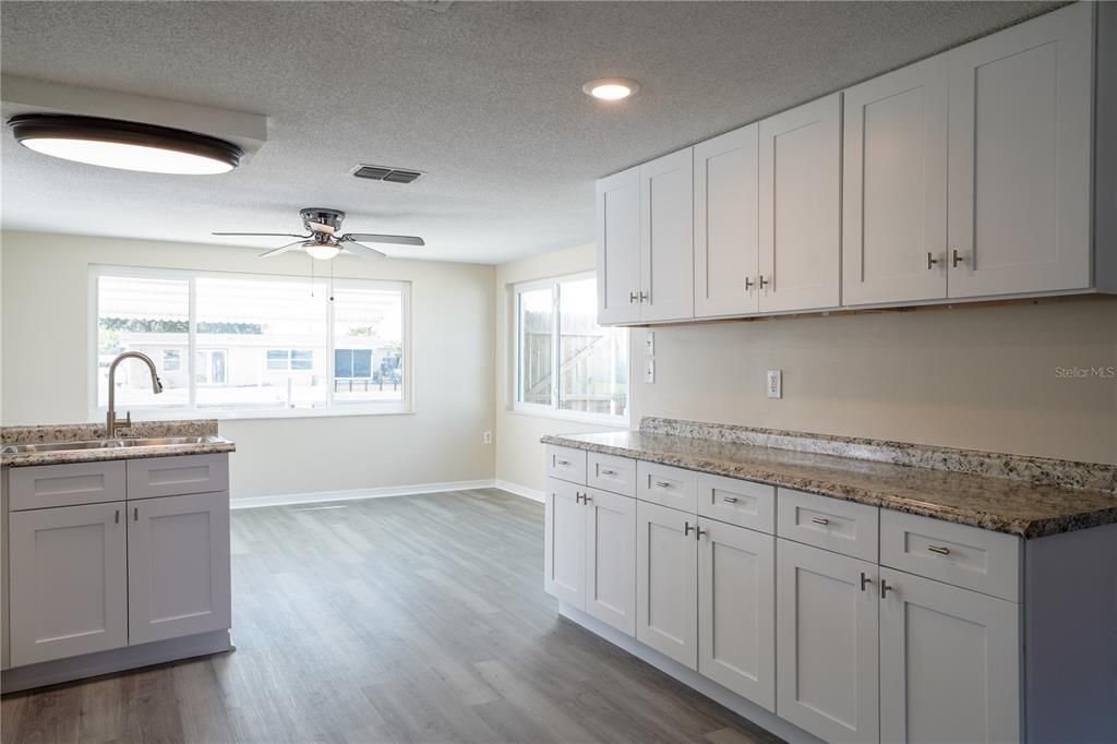 待售: $349,000 (3 贝兹, 2 浴室, 1284 平方英尺)