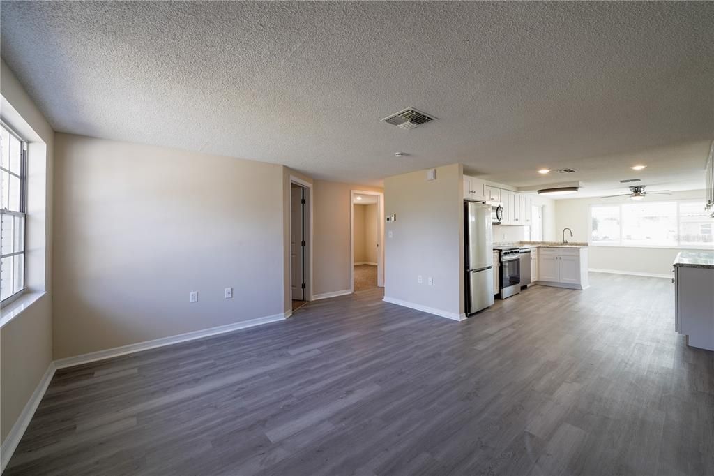 待售: $349,000 (3 贝兹, 2 浴室, 1284 平方英尺)