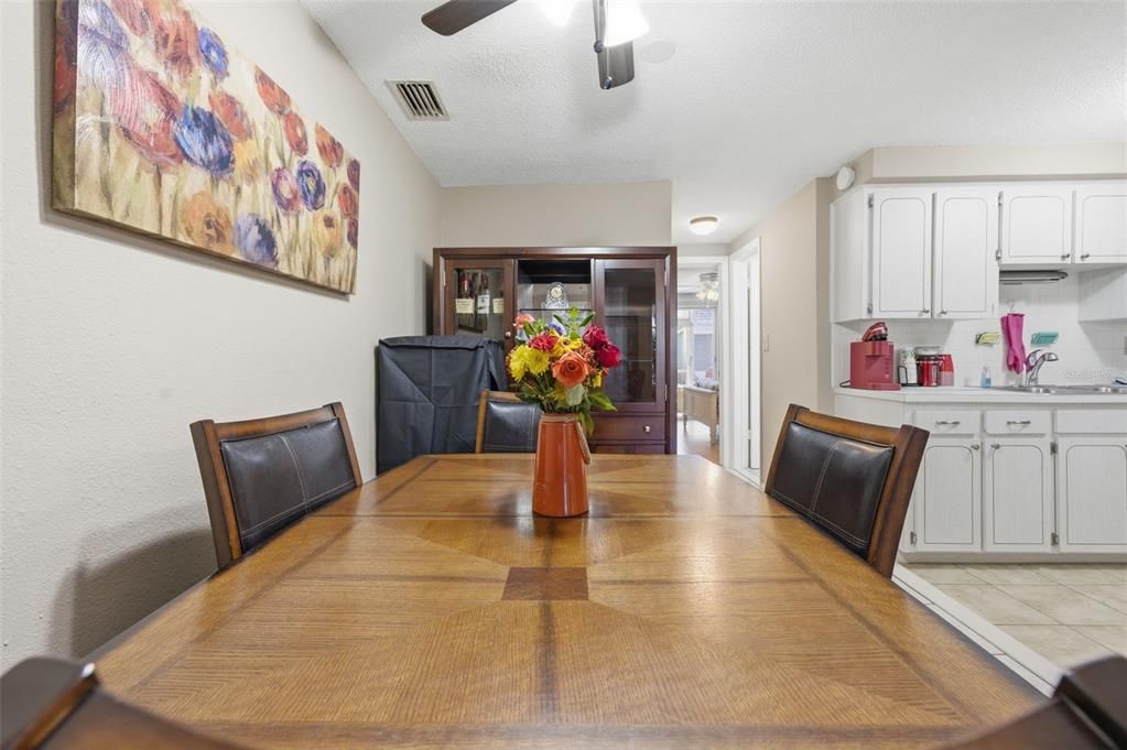 待售: $83,000 (1 贝兹, 1 浴室, 624 平方英尺)