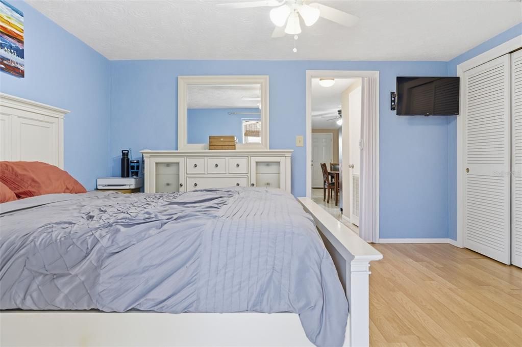 待售: $83,000 (1 贝兹, 1 浴室, 624 平方英尺)