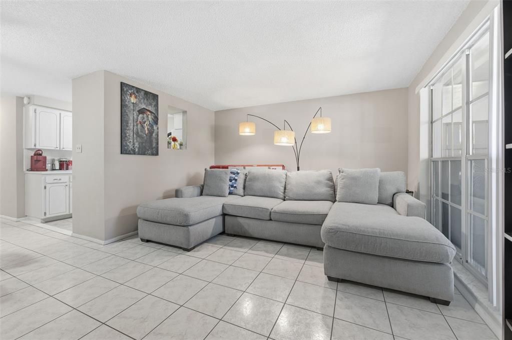 待售: $83,000 (1 贝兹, 1 浴室, 624 平方英尺)