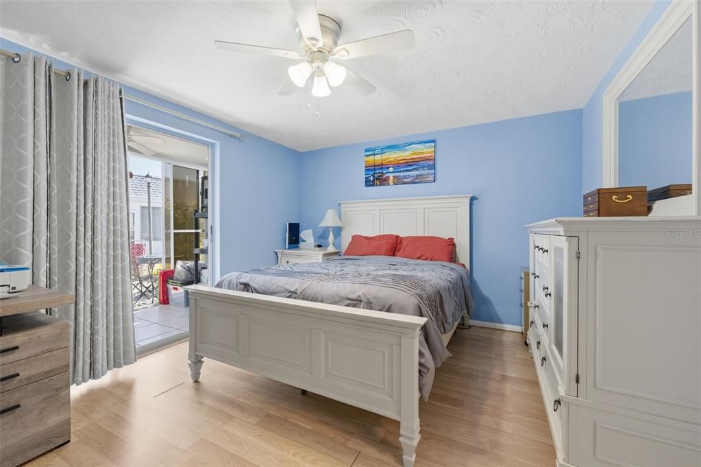 待售: $83,000 (1 贝兹, 1 浴室, 624 平方英尺)