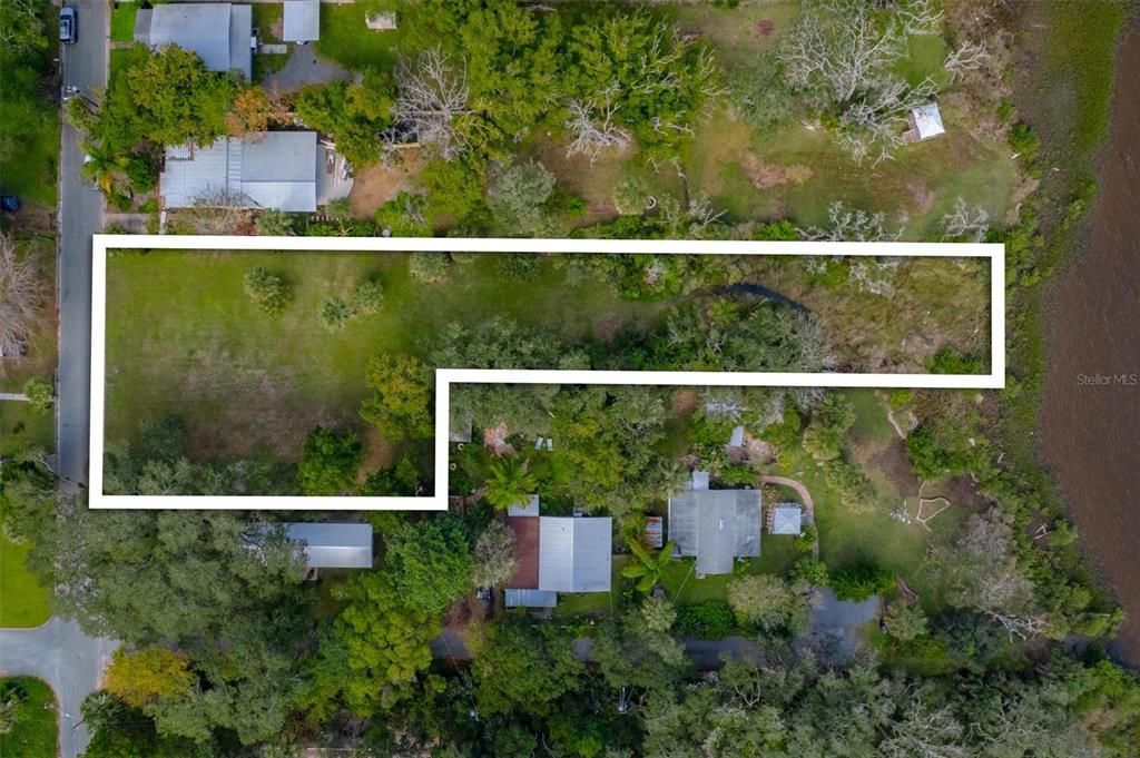 待售: $395,000 (0.57 acres)