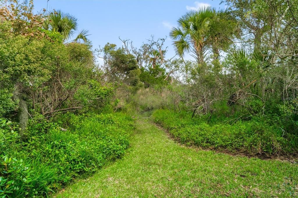 待售: $395,000 (0.57 acres)