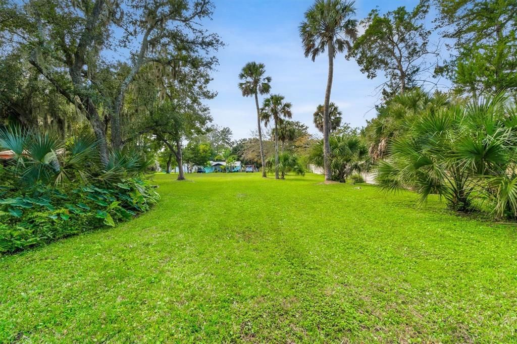 待售: $395,000 (0.57 acres)