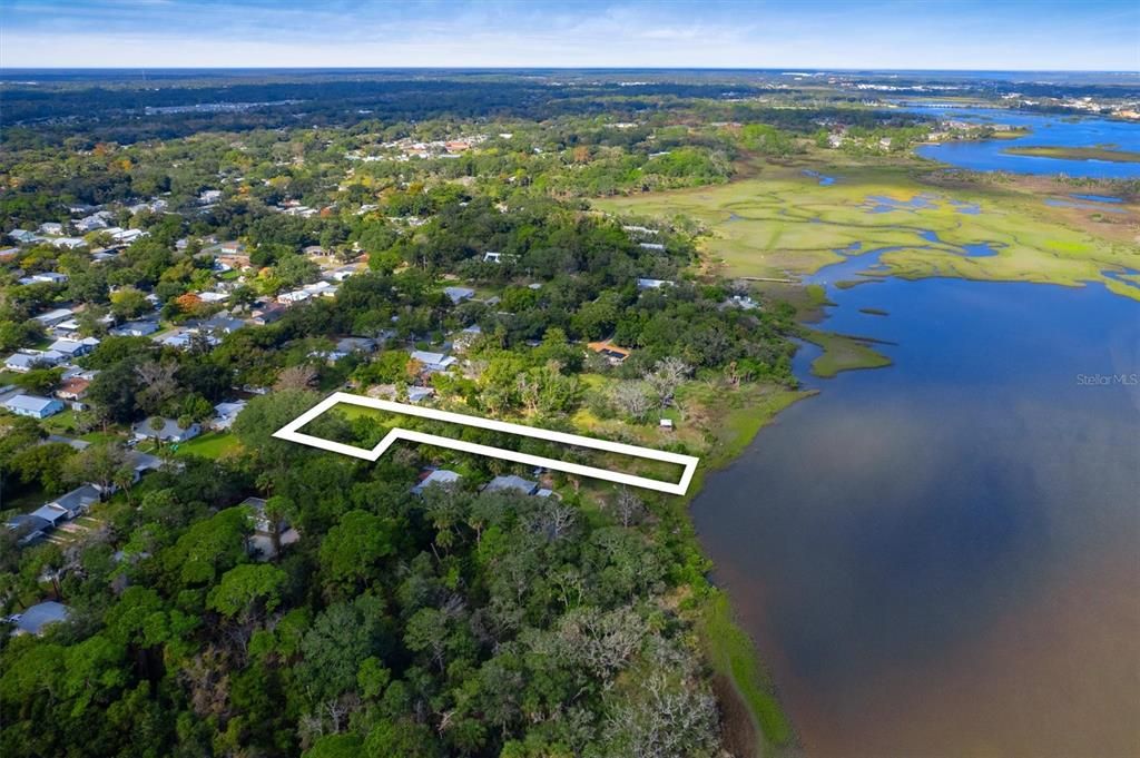 待售: $395,000 (0.57 acres)