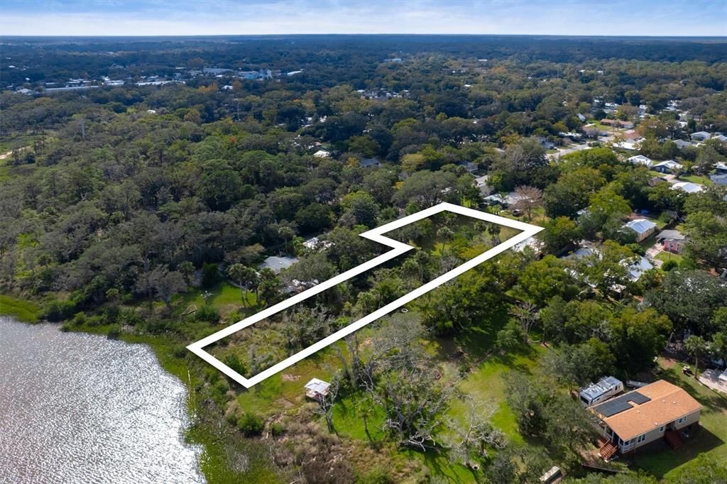 待售: $395,000 (0.57 acres)