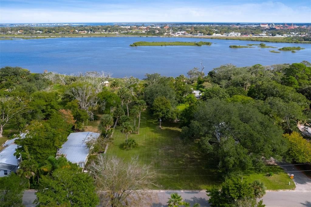 待售: $395,000 (0.57 acres)