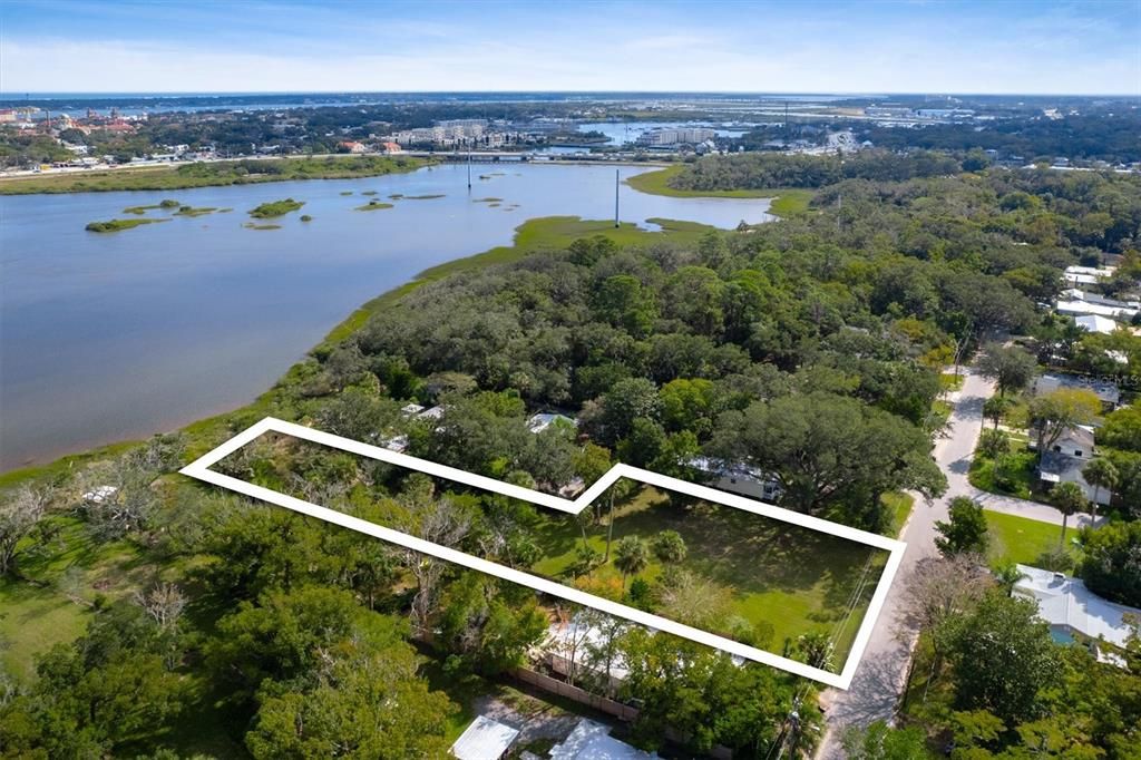 待售: $395,000 (0.57 acres)