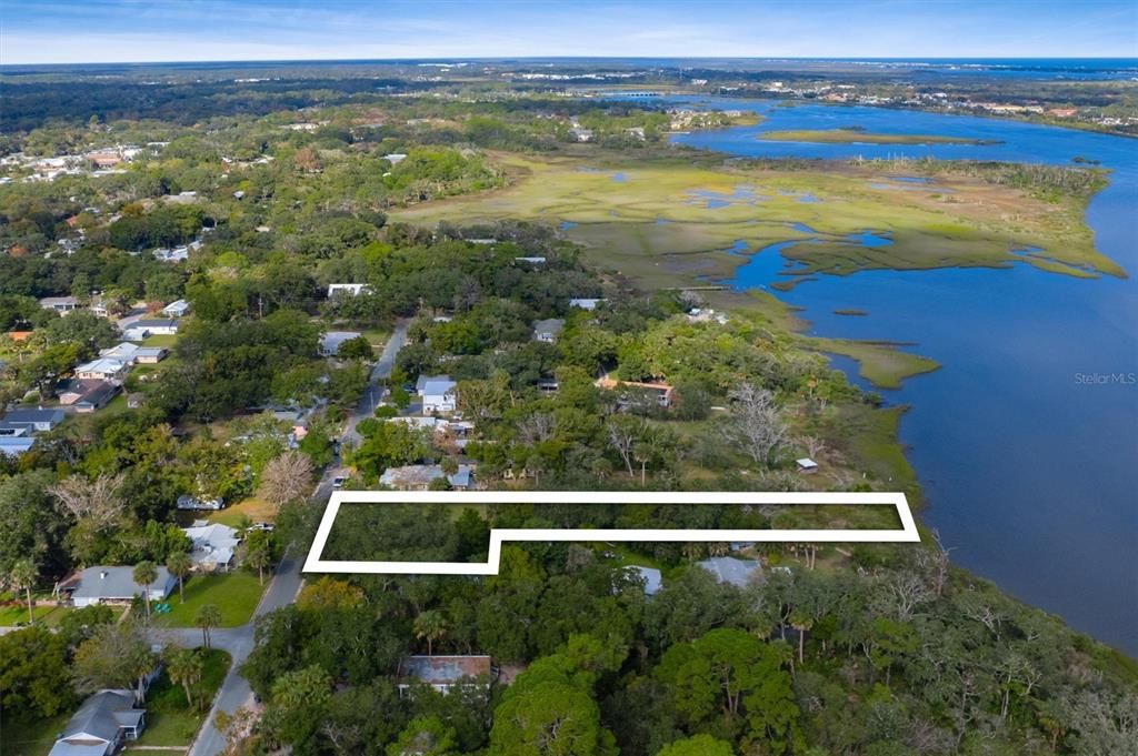 待售: $395,000 (0.57 acres)