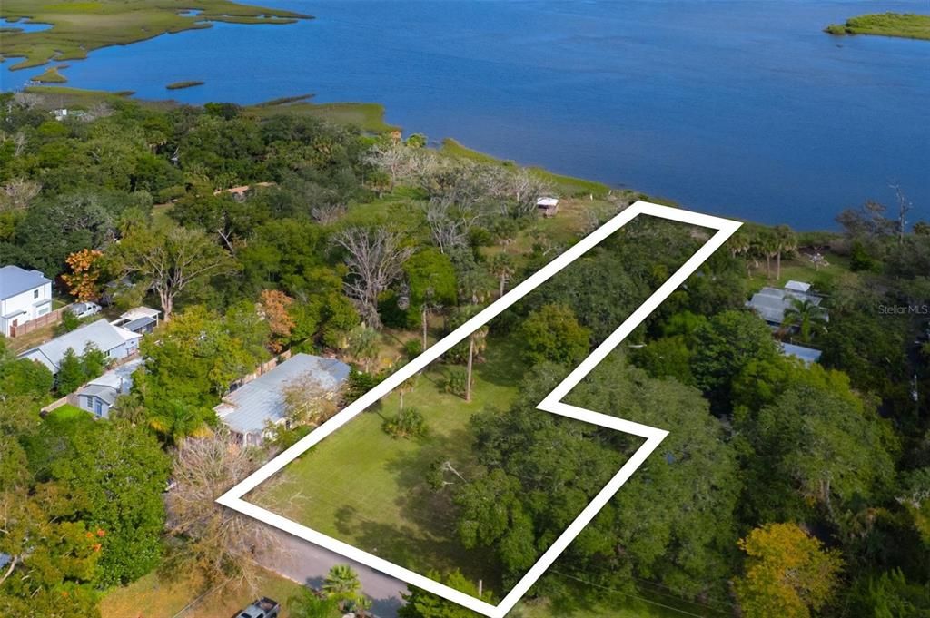 待售: $395,000 (0.57 acres)