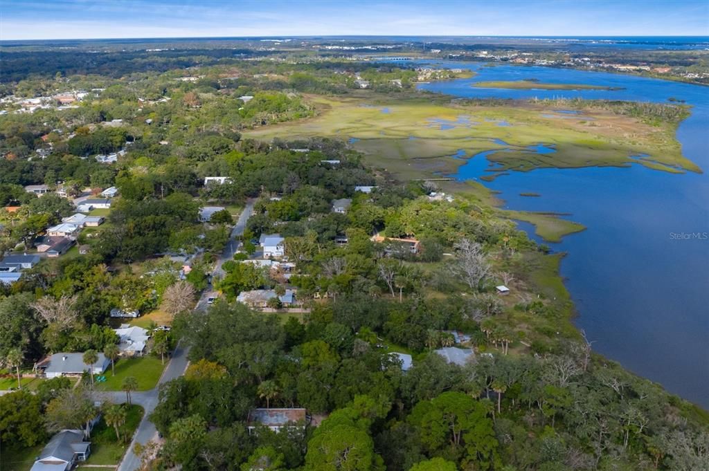 待售: $395,000 (0.57 acres)