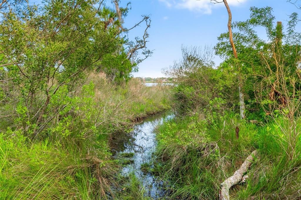 待售: $395,000 (0.57 acres)