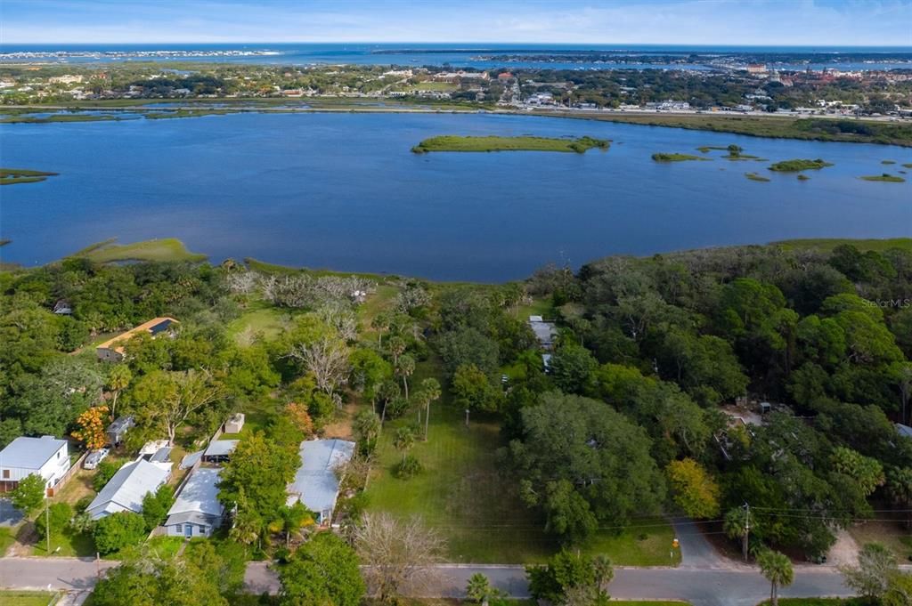 待售: $395,000 (0.57 acres)