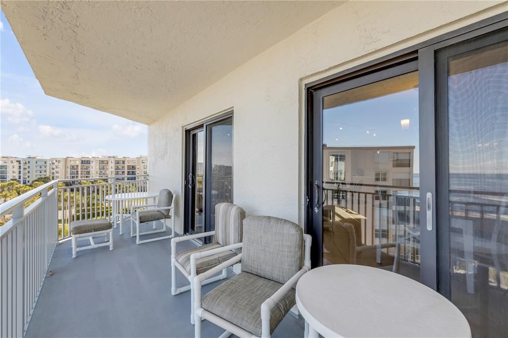 For Sale: $650,000 (2 beds, 2 baths, 1347 Square Feet)