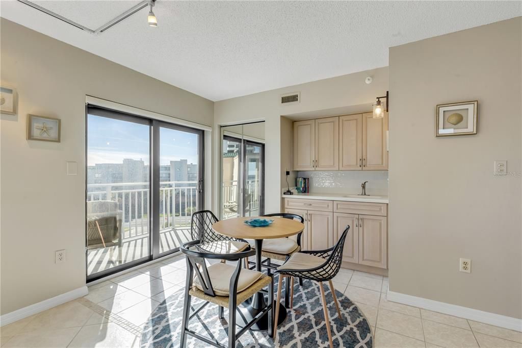 For Sale: $650,000 (2 beds, 2 baths, 1347 Square Feet)