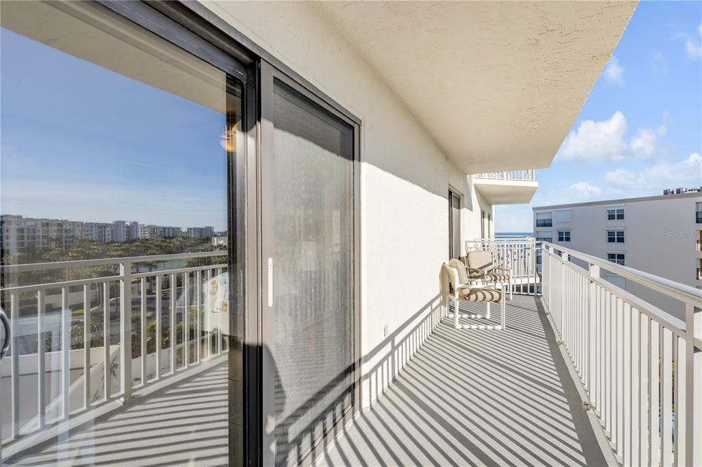 For Sale: $650,000 (2 beds, 2 baths, 1347 Square Feet)