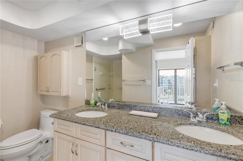 For Sale: $650,000 (2 beds, 2 baths, 1347 Square Feet)