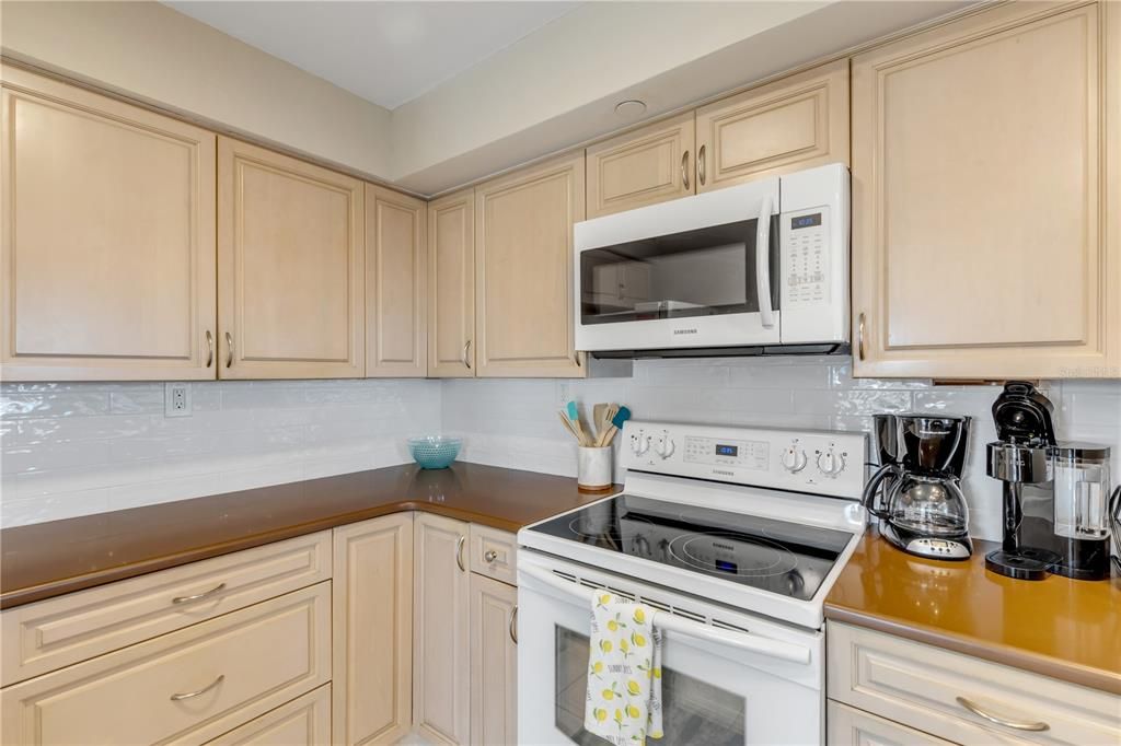 For Sale: $650,000 (2 beds, 2 baths, 1347 Square Feet)