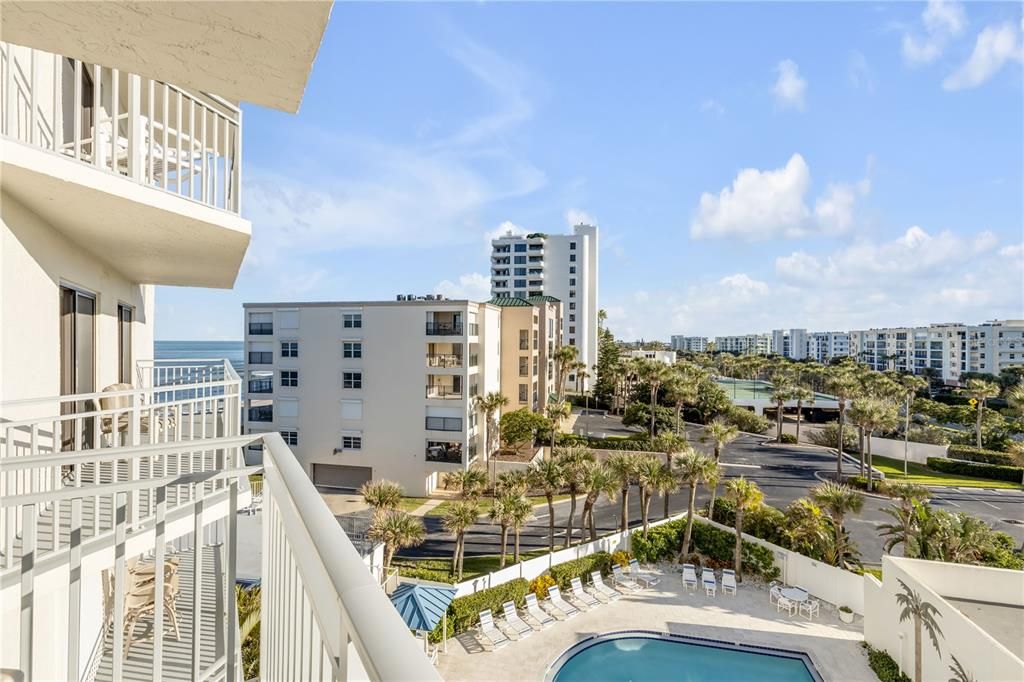 For Sale: $650,000 (2 beds, 2 baths, 1347 Square Feet)