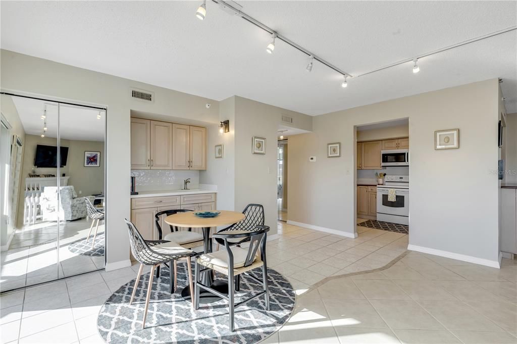 For Sale: $650,000 (2 beds, 2 baths, 1347 Square Feet)