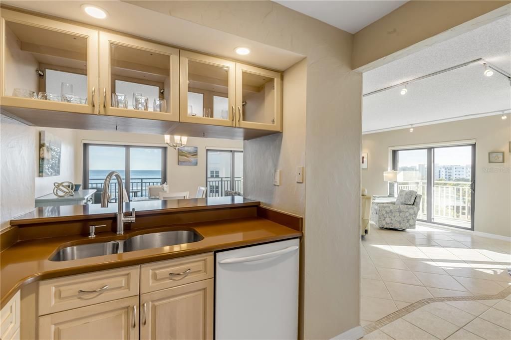 For Sale: $650,000 (2 beds, 2 baths, 1347 Square Feet)