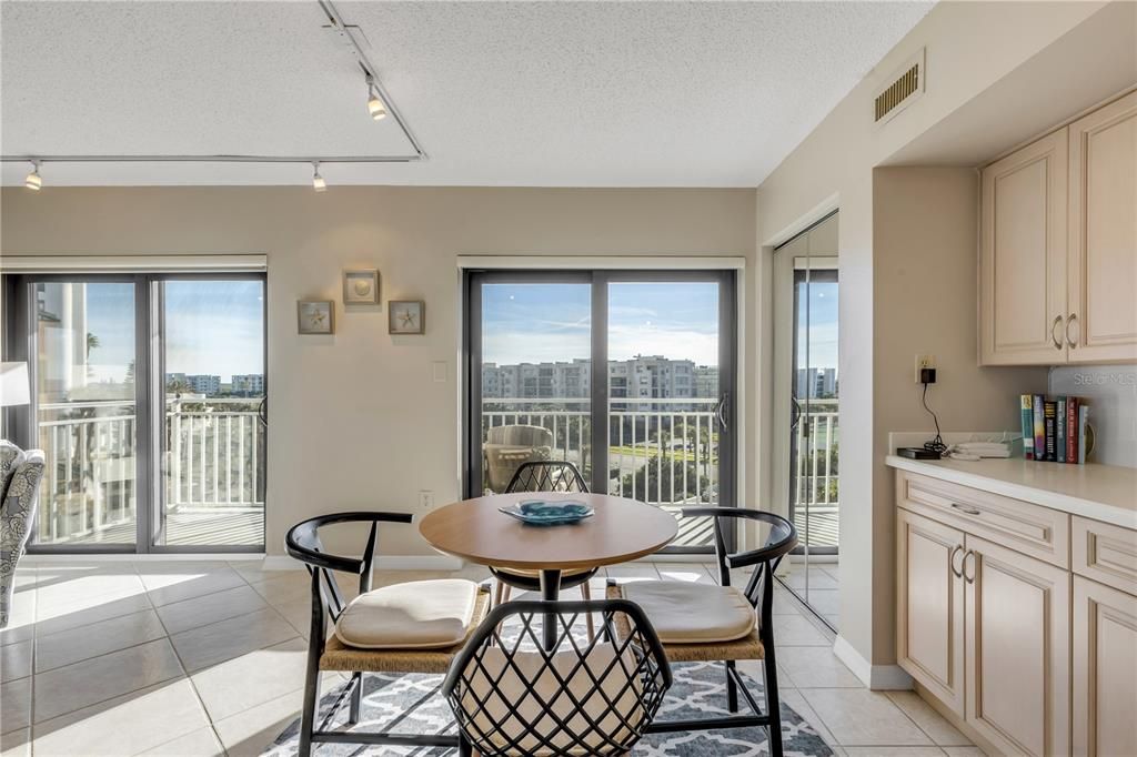 For Sale: $650,000 (2 beds, 2 baths, 1347 Square Feet)