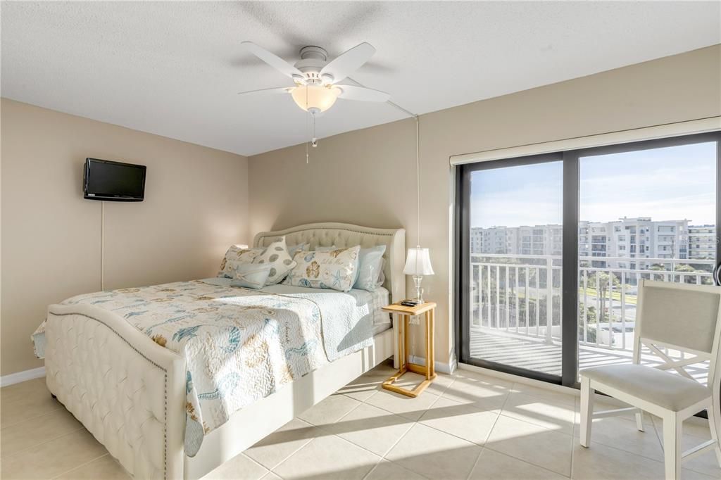 For Sale: $650,000 (2 beds, 2 baths, 1347 Square Feet)