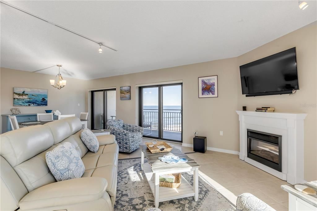 For Sale: $650,000 (2 beds, 2 baths, 1347 Square Feet)