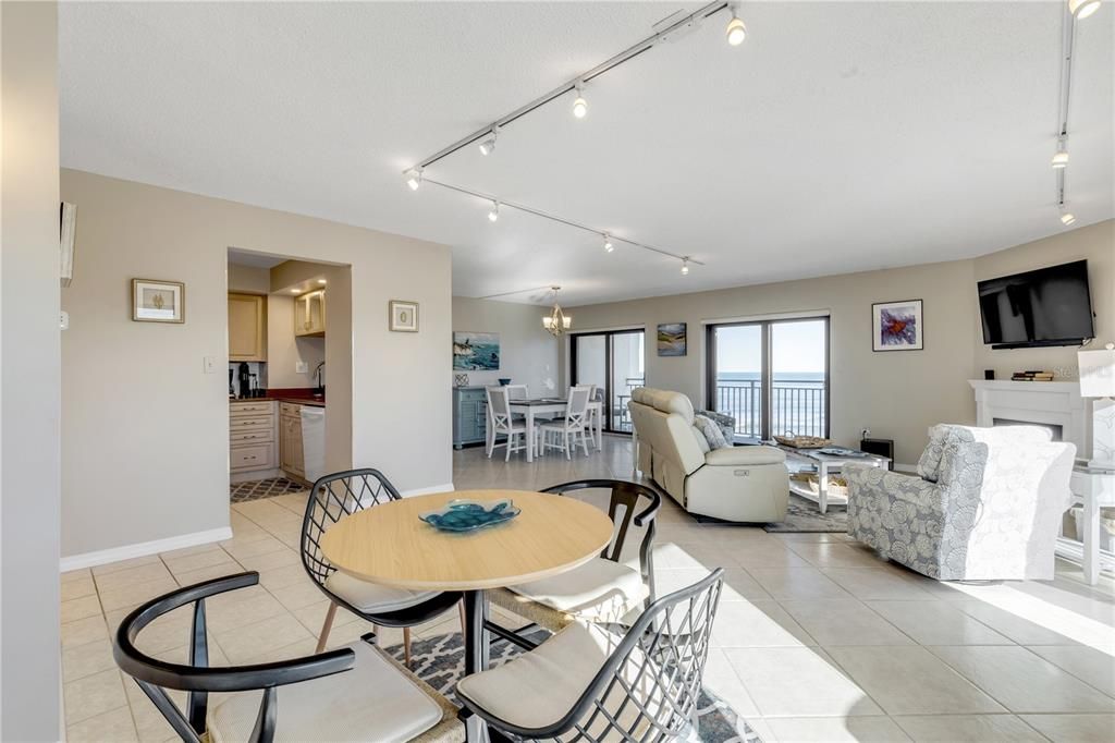 For Sale: $650,000 (2 beds, 2 baths, 1347 Square Feet)