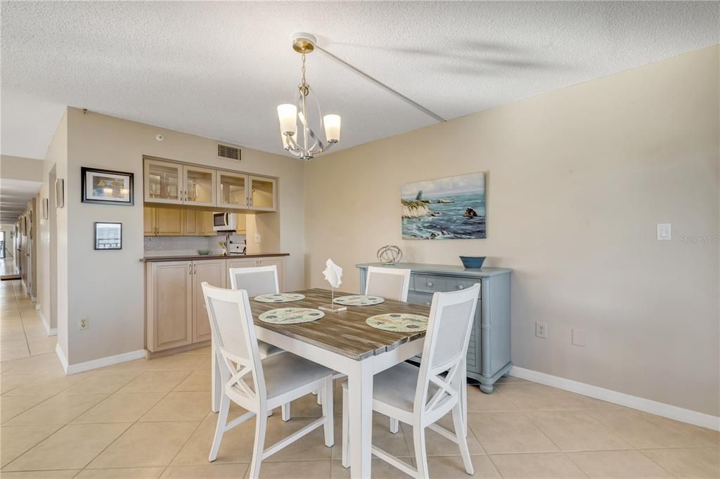 For Sale: $650,000 (2 beds, 2 baths, 1347 Square Feet)