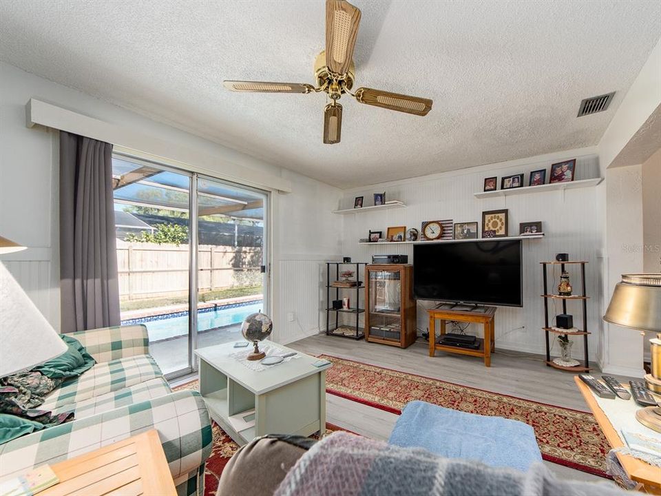 For Sale: $389,000 (3 beds, 2 baths, 1528 Square Feet)