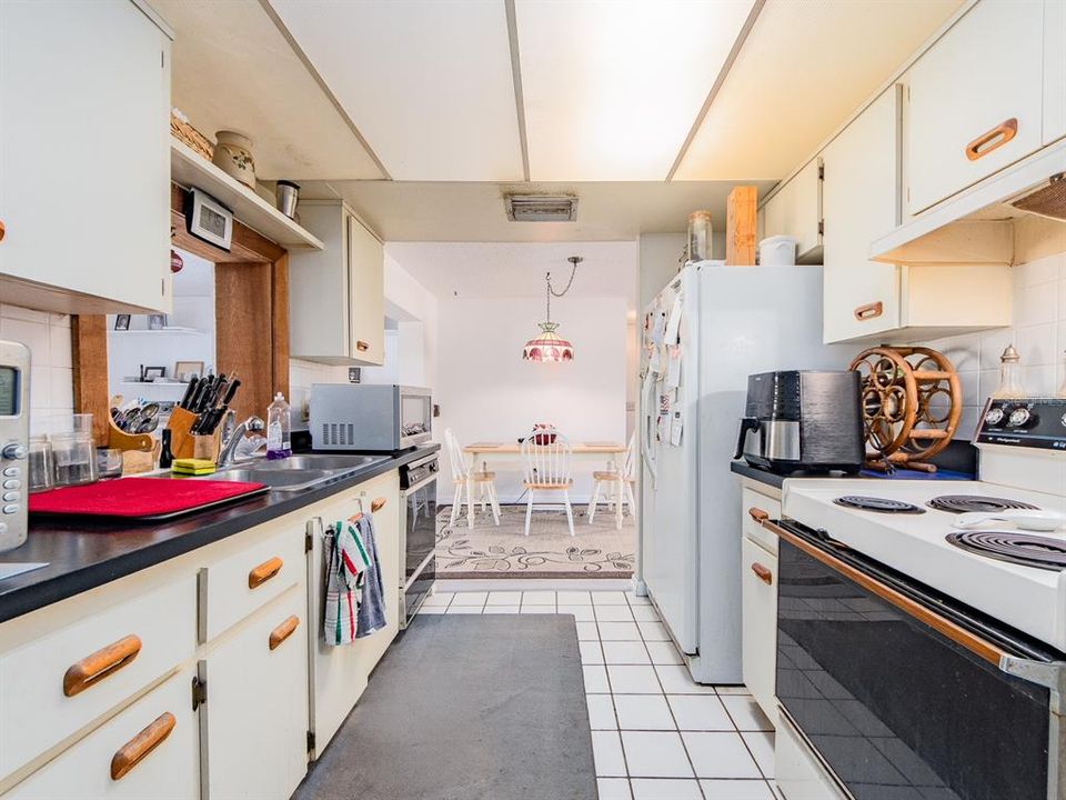 For Sale: $389,000 (3 beds, 2 baths, 1528 Square Feet)