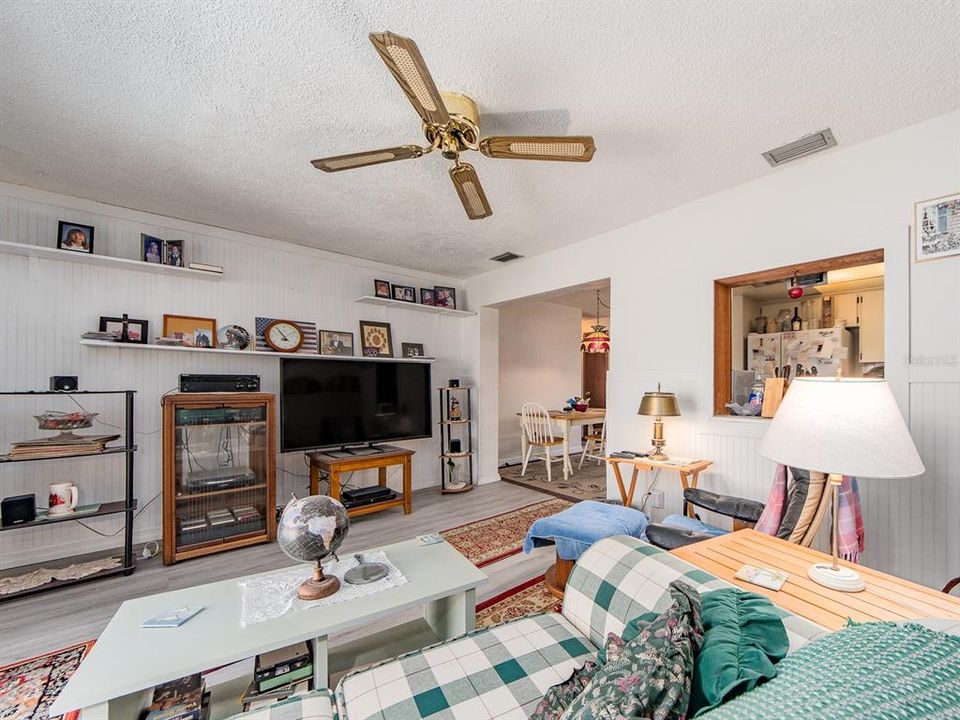 For Sale: $389,000 (3 beds, 2 baths, 1528 Square Feet)