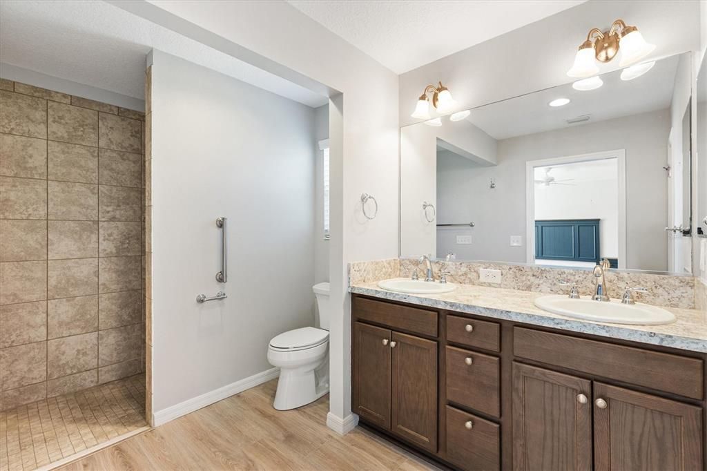 For Sale: $344,000 (3 beds, 2 baths, 1611 Square Feet)