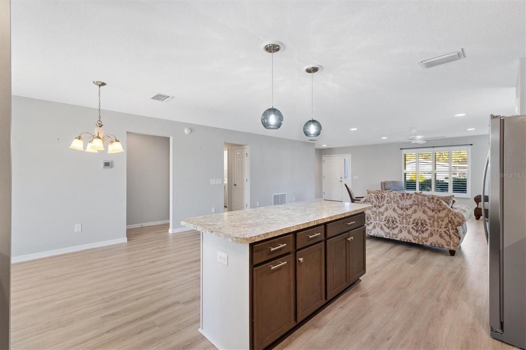 For Sale: $344,000 (3 beds, 2 baths, 1611 Square Feet)