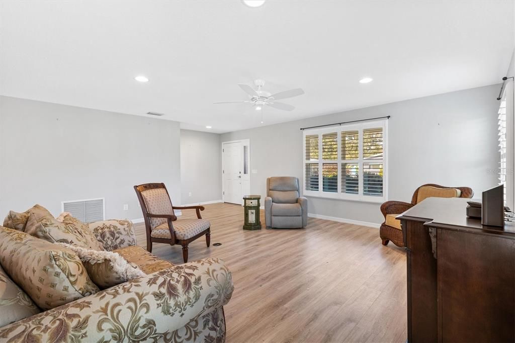 For Sale: $344,000 (3 beds, 2 baths, 1611 Square Feet)